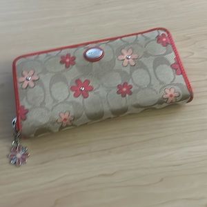 Coach Floral Signature C Zip Around Daisy Flower Zip Charm